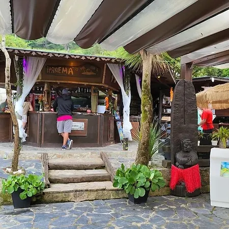 Disfruta De La Naturaleza En De Playa Quintes